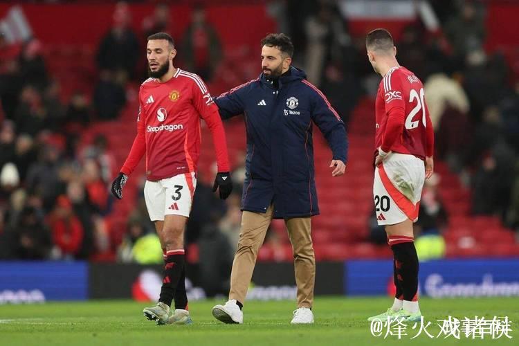 曼联4-4战平跌出前五！阿莫林变阵后防不稳，卡塞米罗黄牌停赛