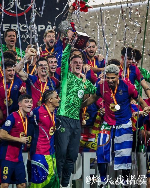 足坛盛宴！豪门集体告捷，阿森纳压哨制胜，巴萨扩大领先优势