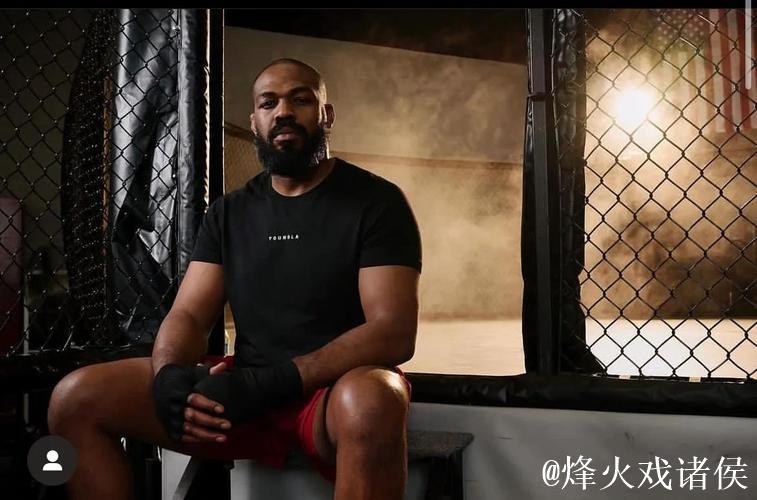 俄格斗真人秀中骨头琼斯遭队员挑战从容应对 俄格斗真人秀中骨头琼斯遭队员挑战从容应对