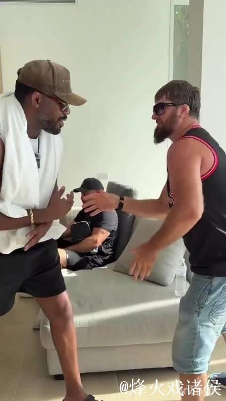 俄格斗真人秀中骨头琼斯遭队员挑战从容应对 俄格斗真人秀中骨头琼斯遭队员挑战从容应对